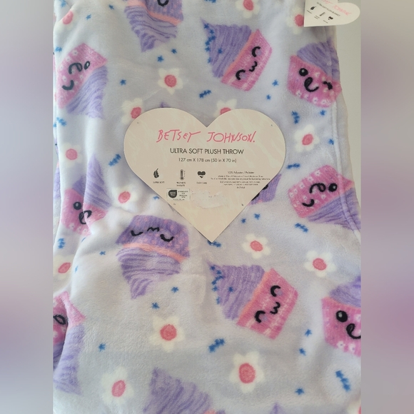 Betsey Johnson Accessories - Betsey Johnson Pink & Purple Cupcake Plush Throw Blanket